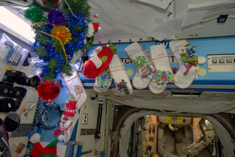 Illustration for article titled What Does Christmas Look Like At 17,500 MPH?
